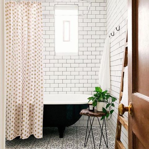 This is bathroom is a master class in pattern and I’m smitten. 🥰 Design via one of my faves @patticakewagner.