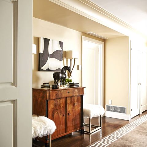 We love to mix antiques with contemporary furniture. This stunning Biedermeier sideboard was sourced in Germany. The Cecil Touchon black and white painting was commissioned for this lovely entryway.
.
.
.
#classicinterior #contemporaryfurniture #antiquefurniture #biedermeier #homedecor #entryway #foyer #bespokejoinery #millwork #instainterior #interiorsofinstagram #adstyle #interiordesign #ruhlmann #blackandwhite #ceciltouchon #luxuryrealestate #artcollector #artlover #newyorkdesign #manhattan #newyork #globaldesigner #interiordesigner #architect 📷 by @hectormsanchezphoto #jasminelaminteriordesign #jasminelam