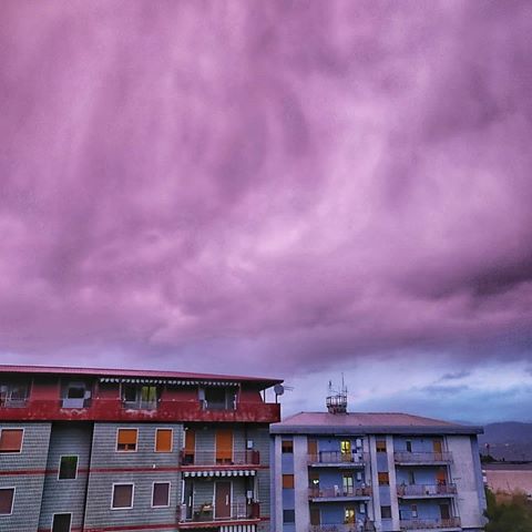 ☁️☁️#sky #skyporn #clouds #cloudporn #beautiful #colors #urban #urbanscape #gorgeous #instasky #evening #nature #city #pink #pinkclouds #view #blue #green #grey #black #amazing #capture #cloudysky #landscape #panorama #italy #wonderfulplaces #hdr #colorful #pic
