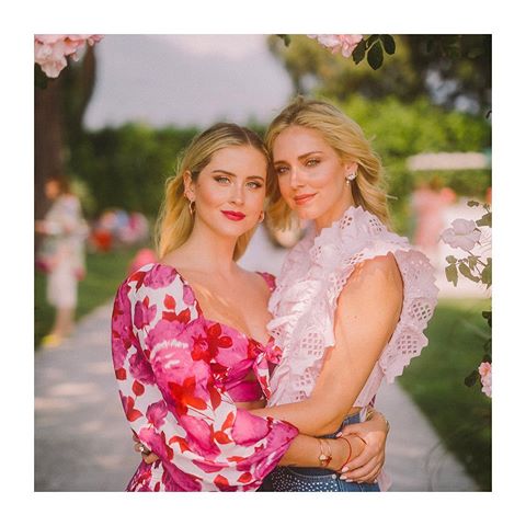 DAY 2. Lancôme in Lake Como : THE BEAUTY TRIP. 
Two Ferragnis are better than one. Lancôme muse @chiaraferragni and @valentinaferragni enjoy some sister time in Lake Como to celebrate to launch of Chiara’s brand new make-up capsule collection. Belle sorelle! 
#Lancome #LancomexChiaraFerragni #LancomeLakeComo