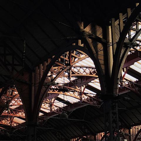 There is always a certain atmosphere at train stations. Movement and silence at the same time, places for new thoughts and ideas.
.
#travellers #workfromanywhere #trainstation #greatdetails #beautifulconstruction #designinspiration