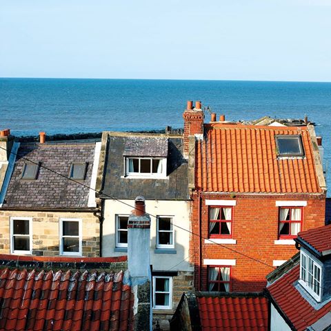 British bank holiday weekends should be spent by the sea. In the fishing village of Staithes on the Yorkshire Coast, nostalgia is an integral part of the charm; one of a string of beach towns that's been refining the art of seaside hijinks since the 18th century. 📸 Craig Fordham ✍️ Harry Pearson