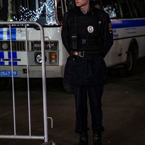 Interesting to watch the emotions and behaviors of people so at the same time the question comes up, what are they thinking in that exact moment. Russian police man close to bolshoi theatre
Tell me guys what is he thinking about ? …..let me know !
⠀⠀⠀
⠀⠀⠀
⠀⠀⠀
⠀⠀⠀
⠀⠀⠀
⠀⠀⠀
⠀⠀⠀
⠀⠀⠀
⠀⠀⠀
⠀⠀⠀
⠀⠀⠀
⠀⠀⠀
⠀⠀⠀
⠀⠀⠀
⠀⠀⠀
⠀⠀⠀
#краснаяплощадь #полиция #охотныйряд #moscow #москва #creative #photographer #photography #art #style #инстаграм_порусски #россия #people #spicollective #bokeh_shotz #dof #streetphotography #любимые #depthoffield #composition #russia #серьезно #spring #весна #33exposure
 #infinity #эмоции @vaniaveldin
