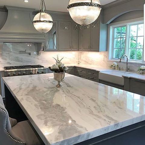 This kitchen is everything... Rate this beauty from 1 to 10 ! 📸📸 By @luxeinteriorsllc !