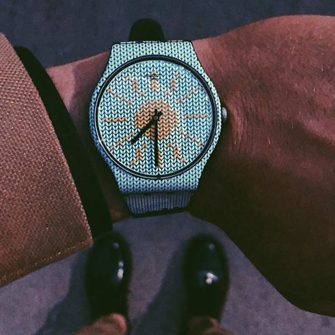 there are two watches like this in the whole world 🌎 , wahda fi Oran #31 @reyad_belkacem ow deuxième fi Ouargla #30 
حول حول 🛸 
#70sfashion #dzblogger #details #taste #jackson5 #retrowatch #lego #alien #imagination