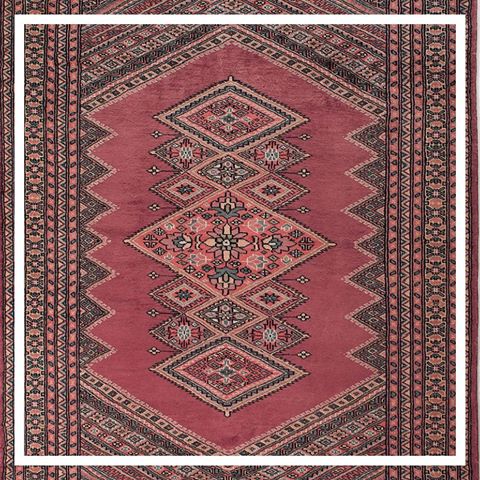PAKISTÁN KARACHI❤️
Alfombra oriental, anudada a mano en Pakistán. La lana es de gran calidad, muy suave y brillante. Se aprecia distinta tonalidad según el ángulo de visión. Es una alfombra muy ligera y flexible. Alfombra de salón, alfombra de dormitorio y alfombra de recibidor para que no se oculte su diseño.
Medidas: 182 x 124 cm
👉🏽Desliza para ver la alfombra completa.
🔸Alfombrasyasmina.com
.
.
.
#Alfombras #AlfombrasClasicas #Kilim #Sumak #AlfombrasOrientales #ShopOnline #Zaragoza #Spain #Deco #Inspiration #picoftheday #Cojines #AlfombrasYasmina #interiorstyling #diseñodeinteriores #interiordesign #nordicinspiration #ideasparadecorar #boho #decoracion #designinspiration #instadesign #homedetails #alfombraszaragoza #alfombrastradicionales #alfombrasmodernas